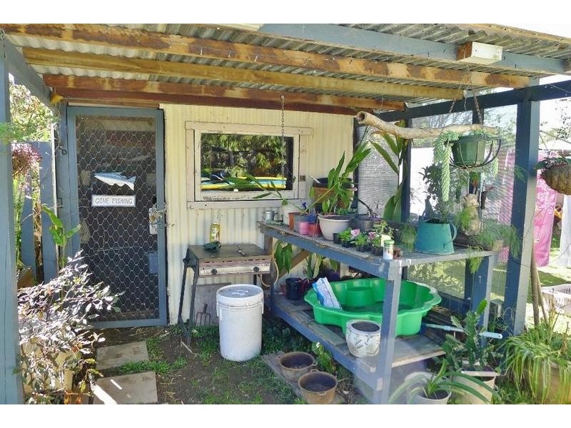 10 Crawford St, Torbanlea QLD 4662