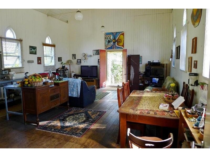 10 Crawford St, Torbanlea QLD 4662