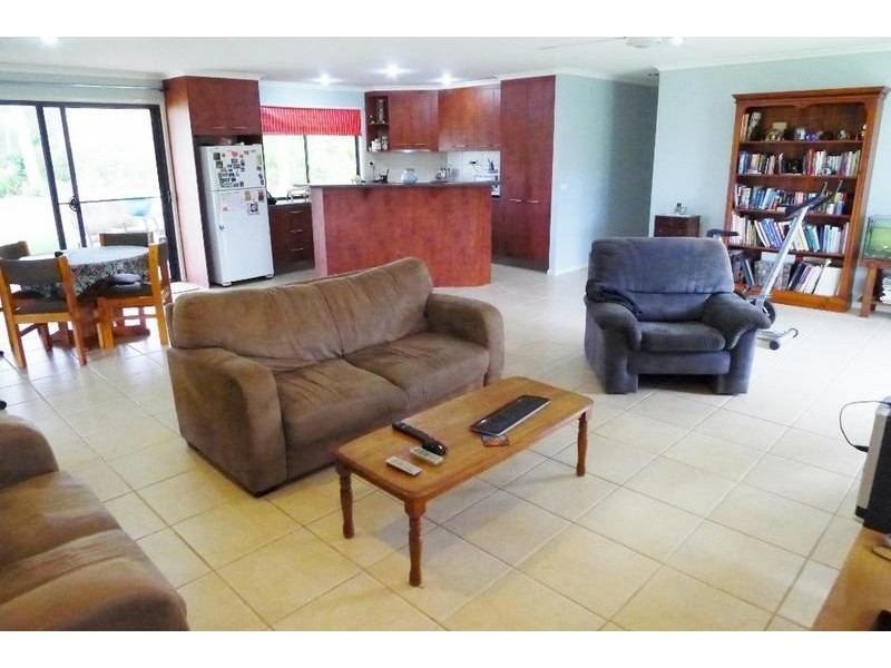 447 Pacific Haven Dr, Howard QLD 4659
