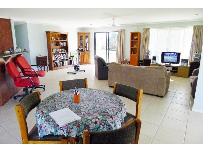 447 Pacific Haven Dr, Howard QLD 4659