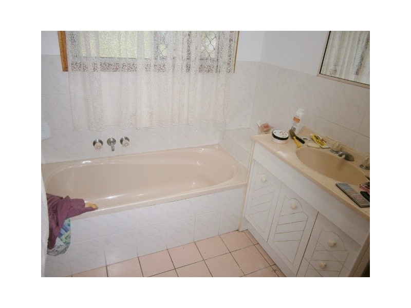 48 Salford St, Burrum Town QLD 4659