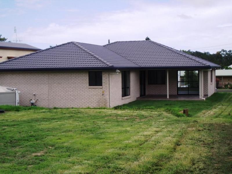 10 Charles St, Howard QLD 4659