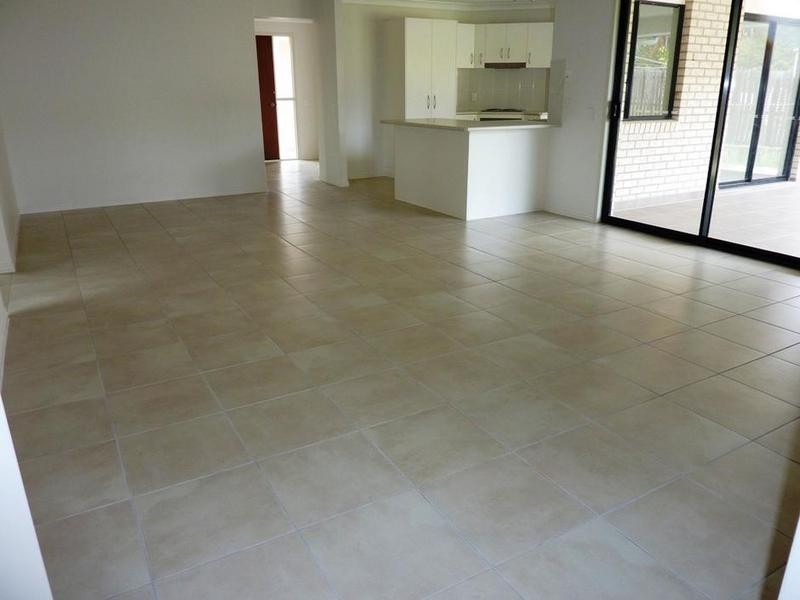 10 Charles St, Howard QLD 4659