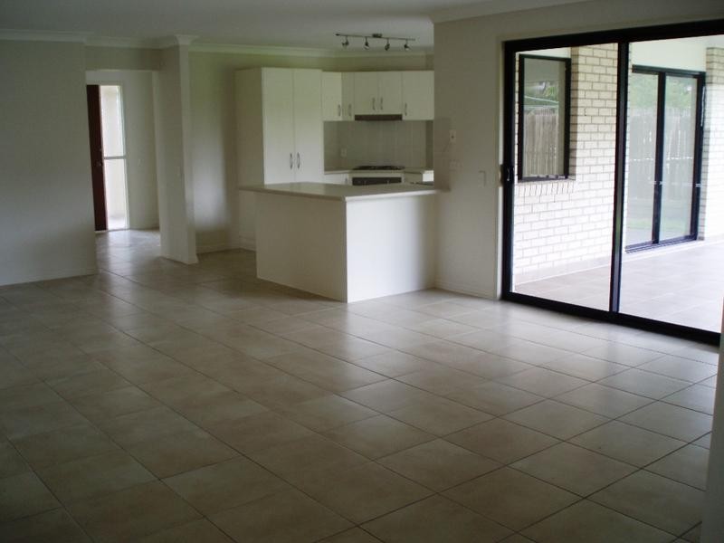 10 Charles St, Howard QLD 4659