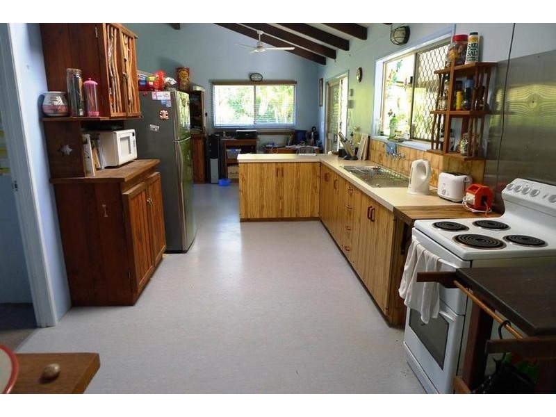 76 Pacific Haven Dr, Howard QLD 4659