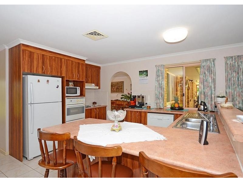 2-14 Thomas St, Howard QLD 4659