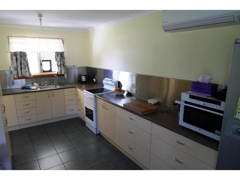 39 Raintree Ave, Burrum Heads QLD 4659