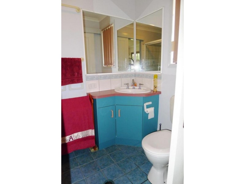 32 Beach Dve, Burrum Heads QLD 4659