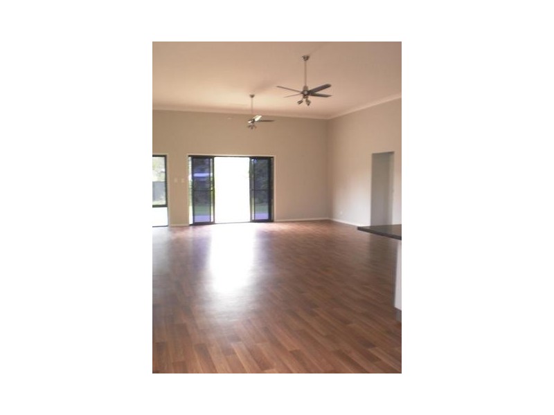 8 Island Close, Pacific Haven QLD 4659