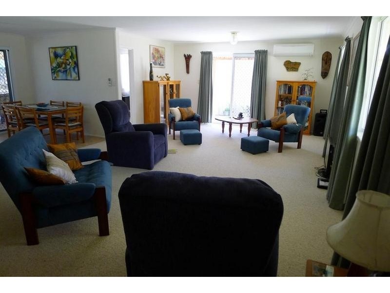 4 Jacqueline Dr, Pacific Haven QLD 4659