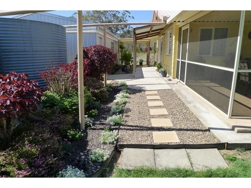 4 Jacqueline Dr, Pacific Haven QLD 4659