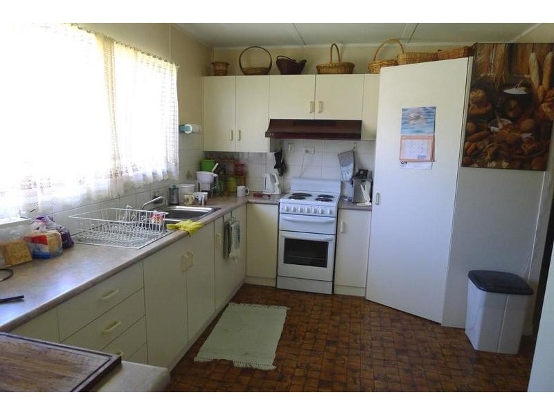 96 Thomas St, Howard QLD 4659