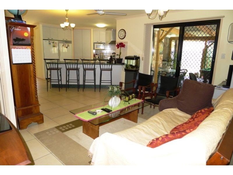 52 Hunter St, Torbanlea QLD 4662