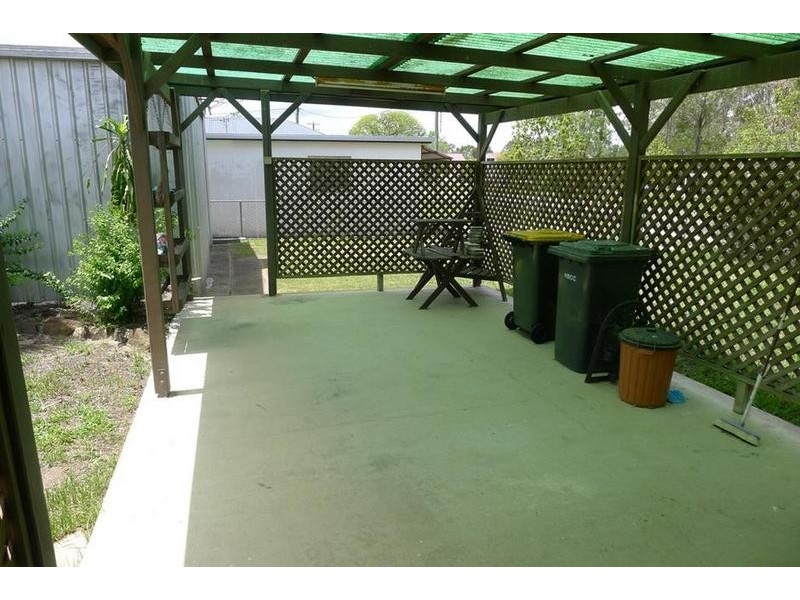 1 Annie St, Howard QLD 4659