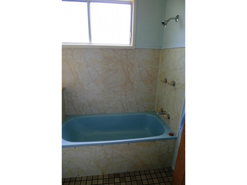 1 Annie St, Howard QLD 4659