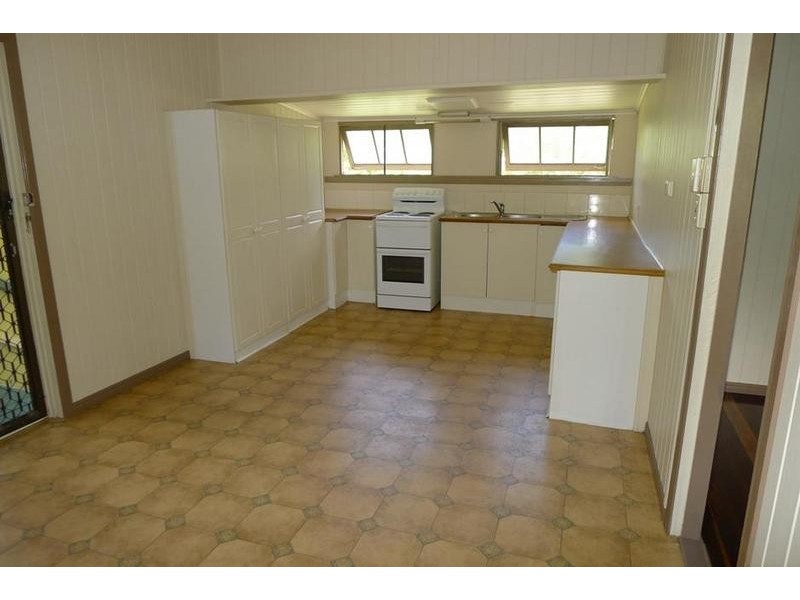 6 King St, Howard QLD 4659