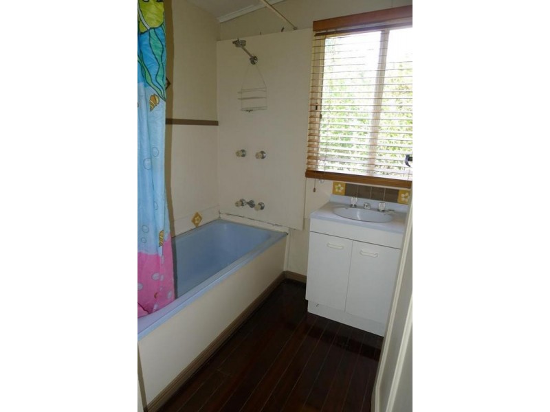 6 King St, Howard QLD 4659
