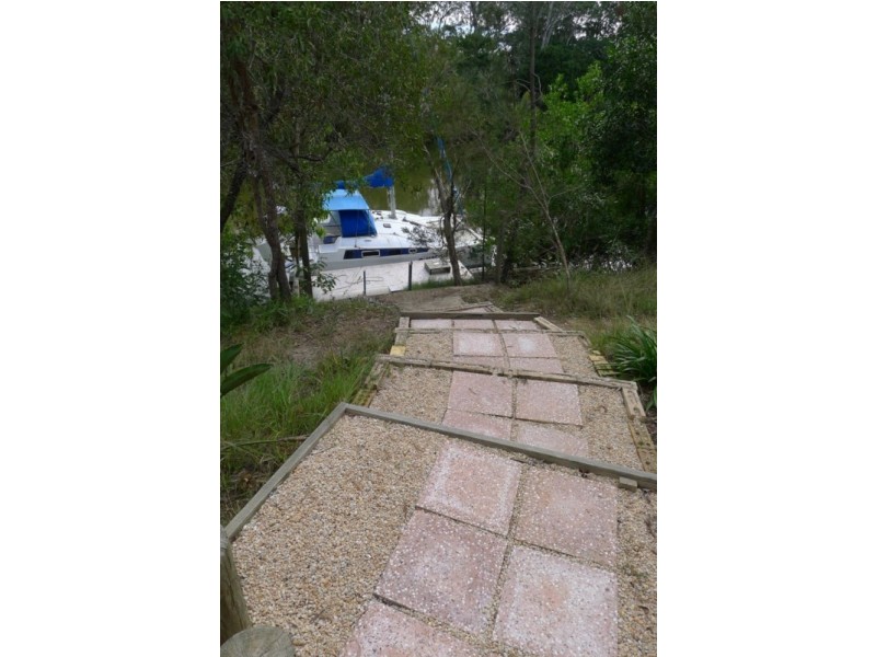 18 Island Close, Pacific Haven QLD 4659