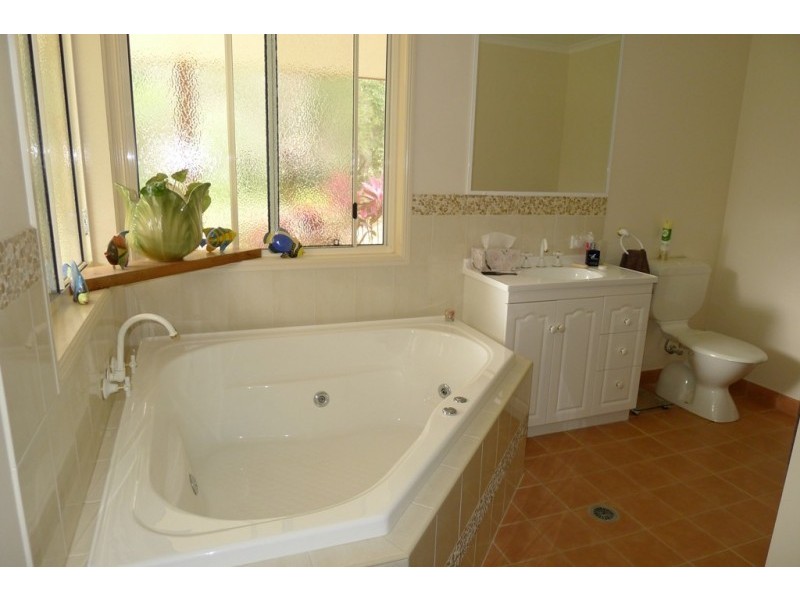 18 Island Close, Pacific Haven QLD 4659