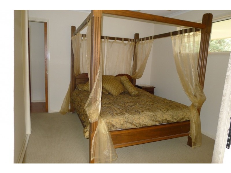 18 Island Close, Pacific Haven QLD 4659