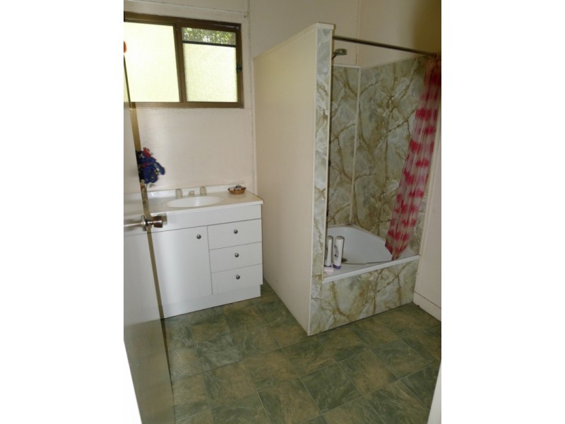 2 South Heath Rd, Burrum River QLD 4659