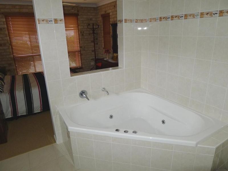 17 Noeme St, Burrum Heads QLD 4659
