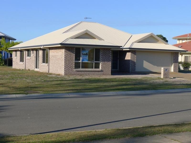 39 Barramundi Dr, Burrum Heads QLD 4659