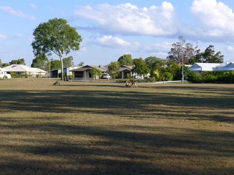 39 Barramundi Dr, Burrum Heads QLD 4659