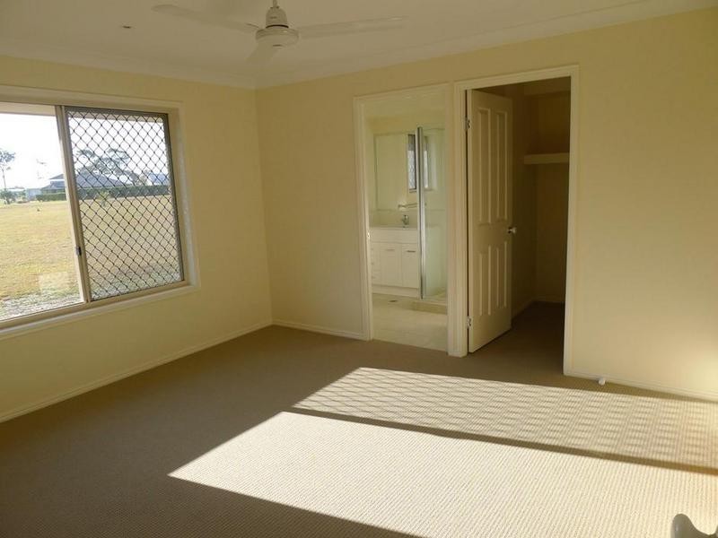 39 Barramundi Dr, Burrum Heads QLD 4659