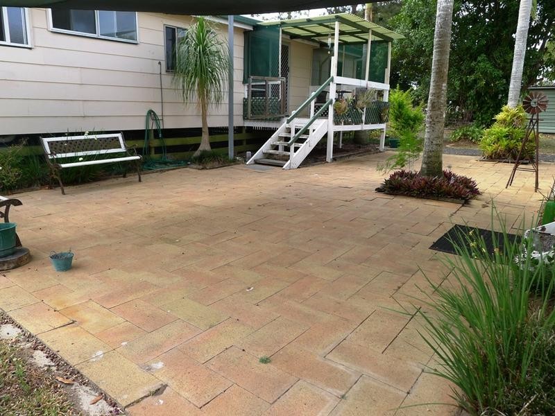 42-44 Hurley St, Howard QLD 4659