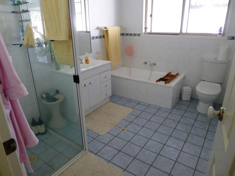 35 Kent Pde, Torbanlea QLD 4662