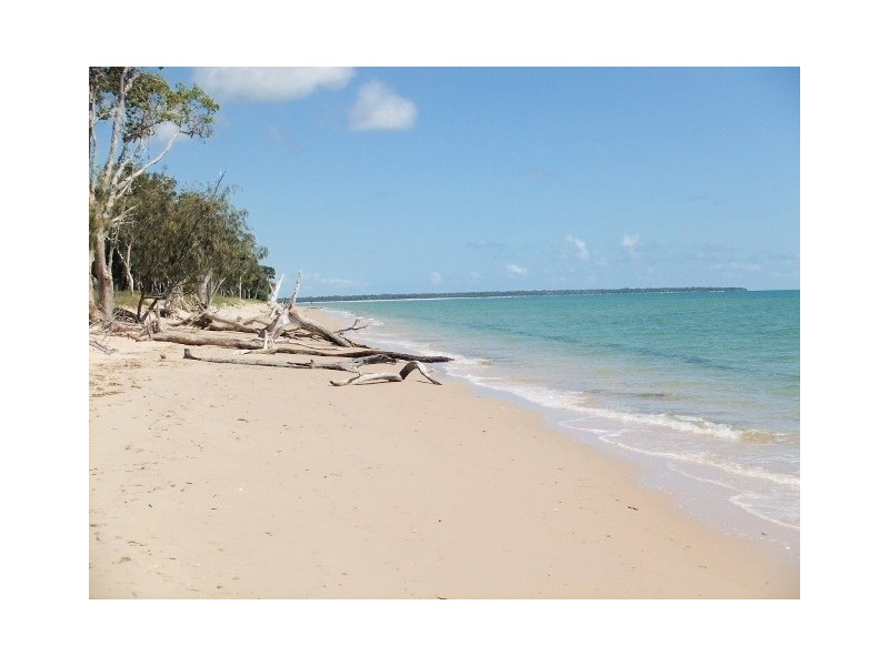 8 Barramundi Dr, Burrum Heads QLD 4659