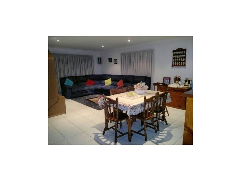 8 Barramundi Dr, Burrum Heads QLD 4659