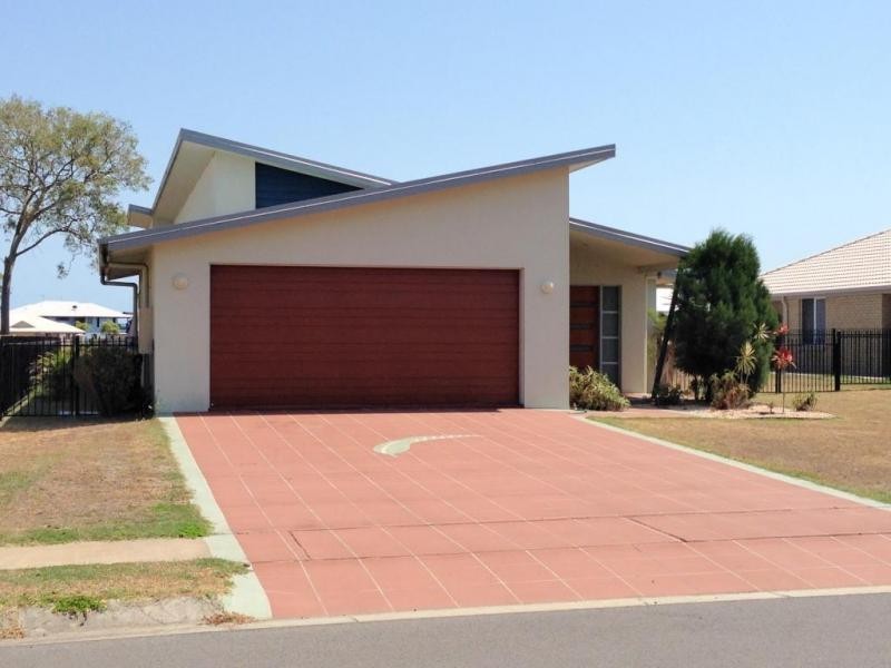 8 Barramundi Dr, Burrum Heads QLD 4659