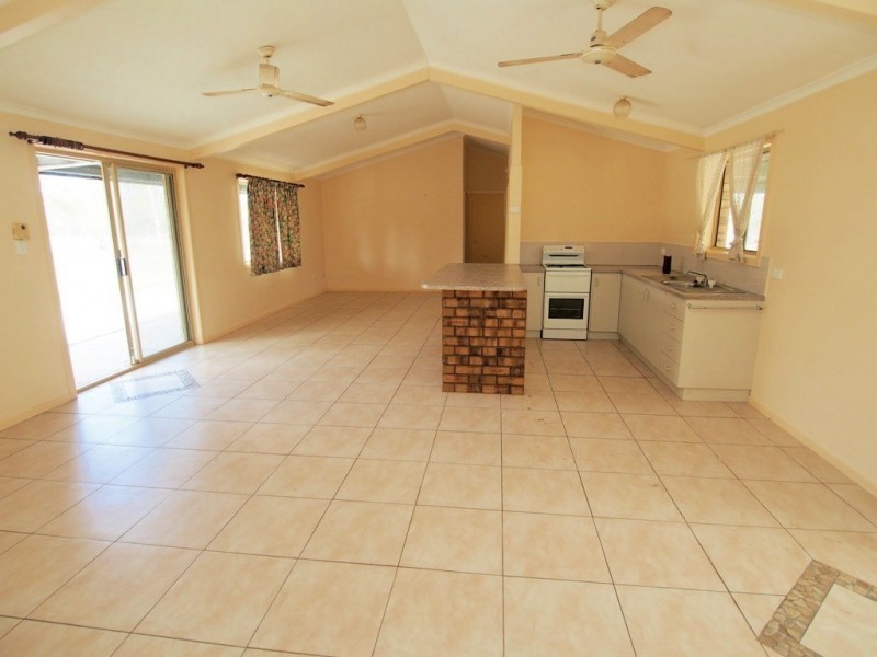 2 Jacqueline Dr, Pacific Haven QLD 4659