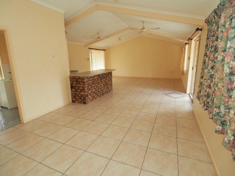 2 Jacqueline Dr, Pacific Haven QLD 4659