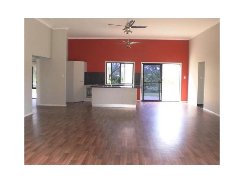 8 Island Close, Pacific Haven QLD 4659