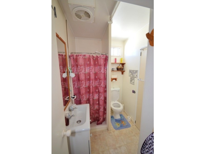 58-60 Howard St, Burrum Heads QLD 4659