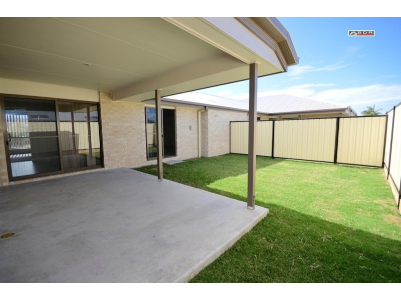 2/1 Lucas Drive, Burrum Heads QLD 4659