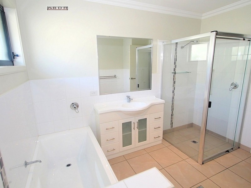 32 King Street, Howard QLD 4659