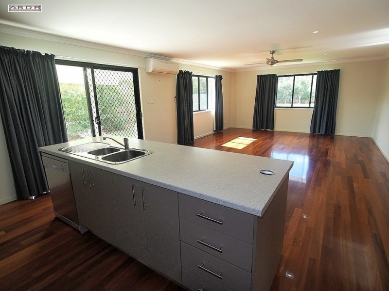 32 King Street, Howard QLD 4659