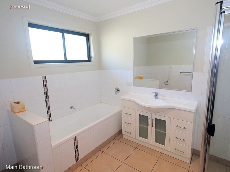 32 King Street, Howard QLD 4659