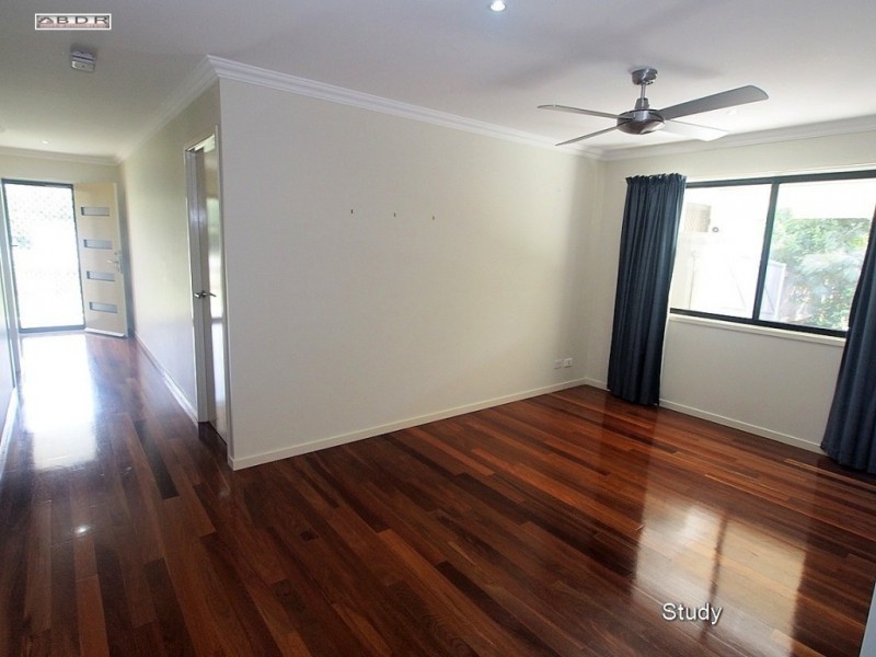 32 King Street, Howard QLD 4659