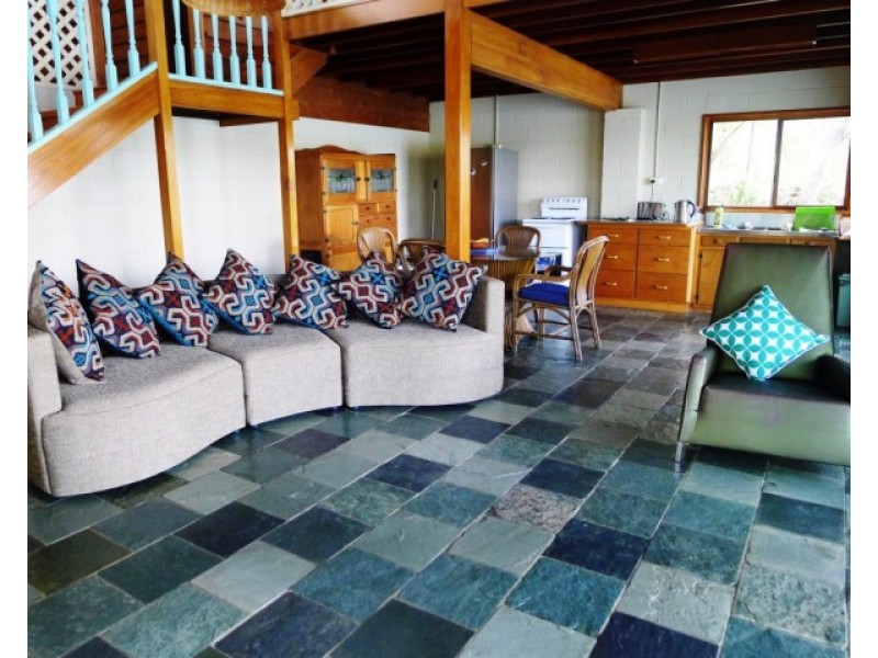 17 Jacqueline Drive, Pacific Haven QLD 4659