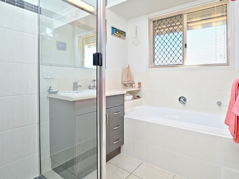 5 Lucas Drive, Burrum Heads QLD 4659