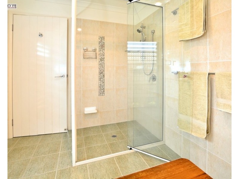 1 Krista Court, Burrum Heads QLD 4659