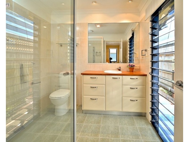 1 Krista Court, Burrum Heads QLD 4659