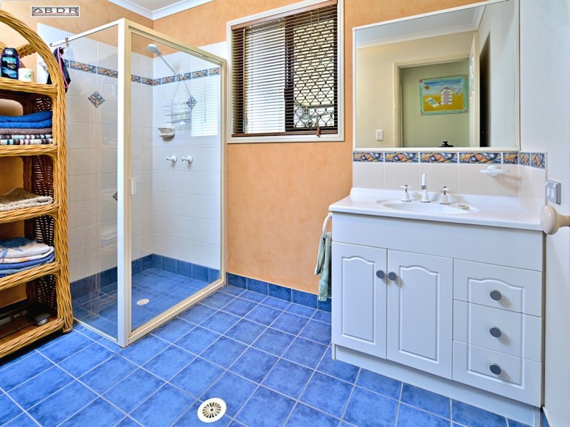11 Lakeside Drive, Burrum Heads QLD 4659