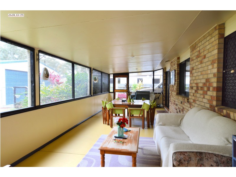 11 Lakeside Drive, Burrum Heads QLD 4659