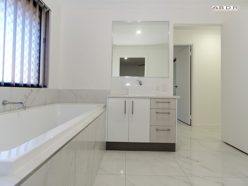 4 Southfork Cct, Burrum Heads QLD 4659